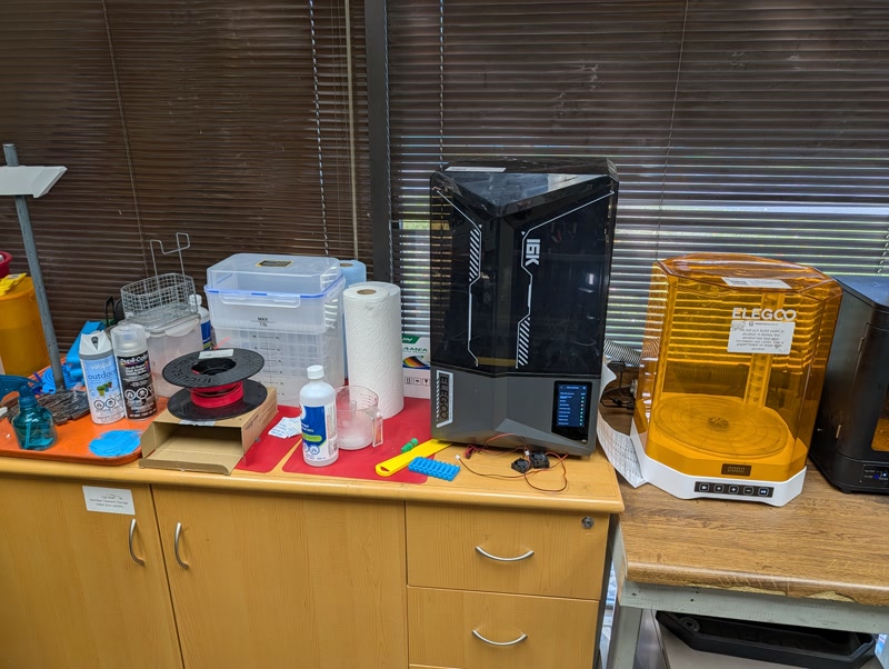 Desktop 3D printers and print supplies